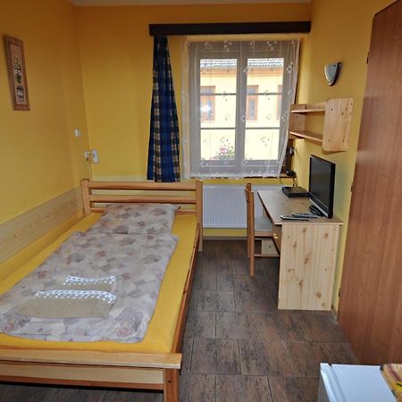 Hotel Na Hradbach โลว์นี ภายนอก รูปภาพ