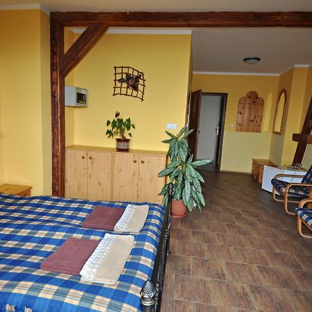 Hotel Na Hradbach โลว์นี ภายนอก รูปภาพ