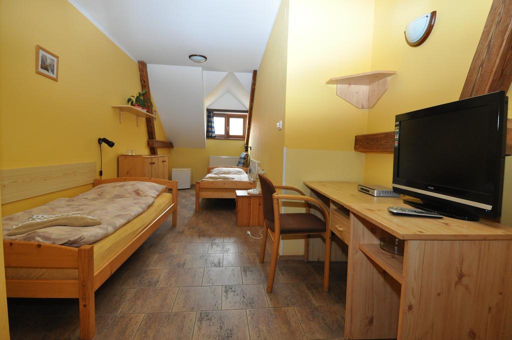 Hotel Na Hradbach โลว์นี ภายนอก รูปภาพ