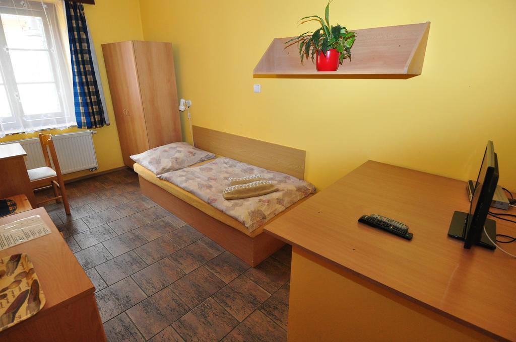 Hotel Na Hradbach โลว์นี ภายนอก รูปภาพ