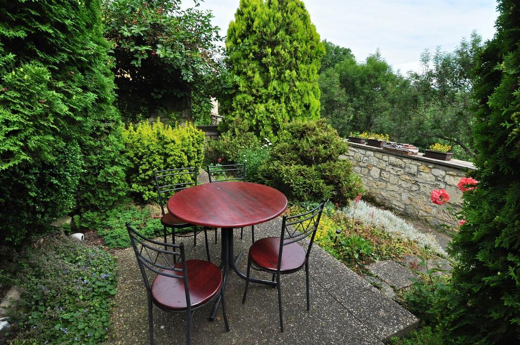 Hotel Na Hradbach โลว์นี ภายนอก รูปภาพ