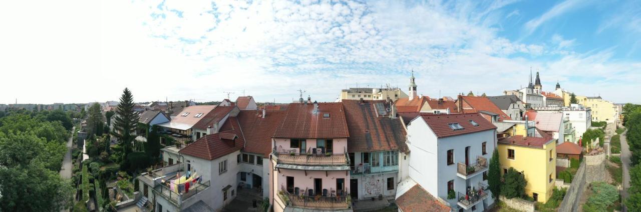 Hotel Na Hradbach โลว์นี ภายนอก รูปภาพ