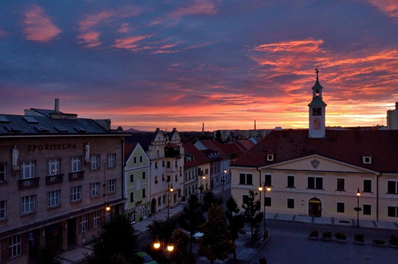 Hotel Na Hradbach โลว์นี ภายนอก รูปภาพ