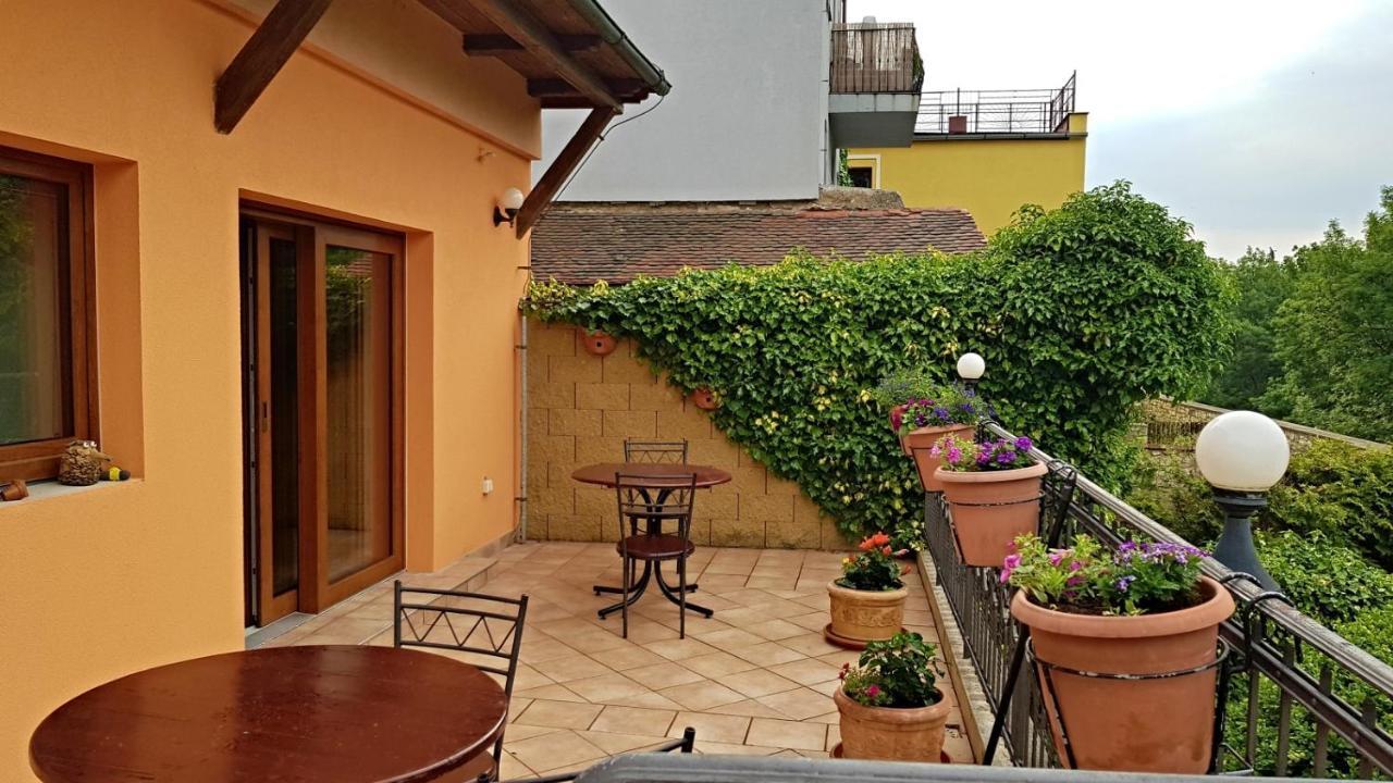 Hotel Na Hradbach โลว์นี ภายนอก รูปภาพ