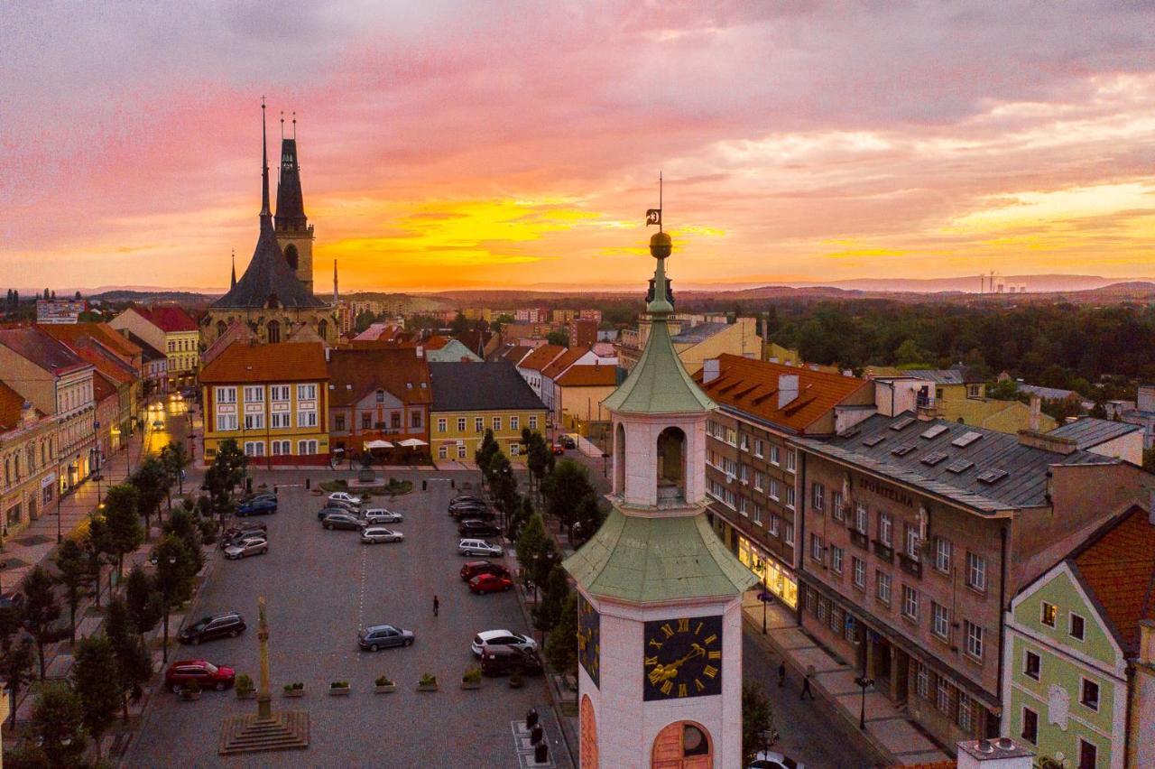Hotel Na Hradbach โลว์นี ภายนอก รูปภาพ