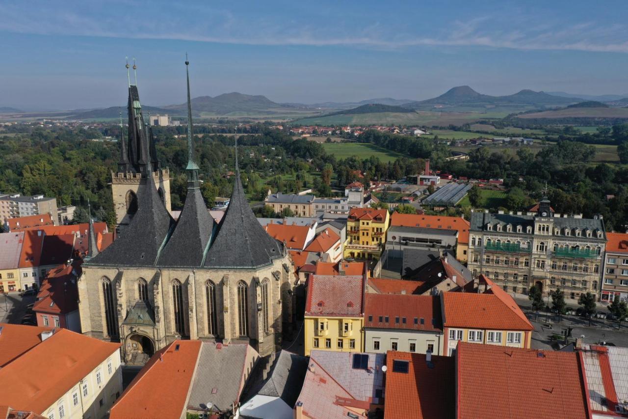 Hotel Na Hradbach โลว์นี ภายนอก รูปภาพ